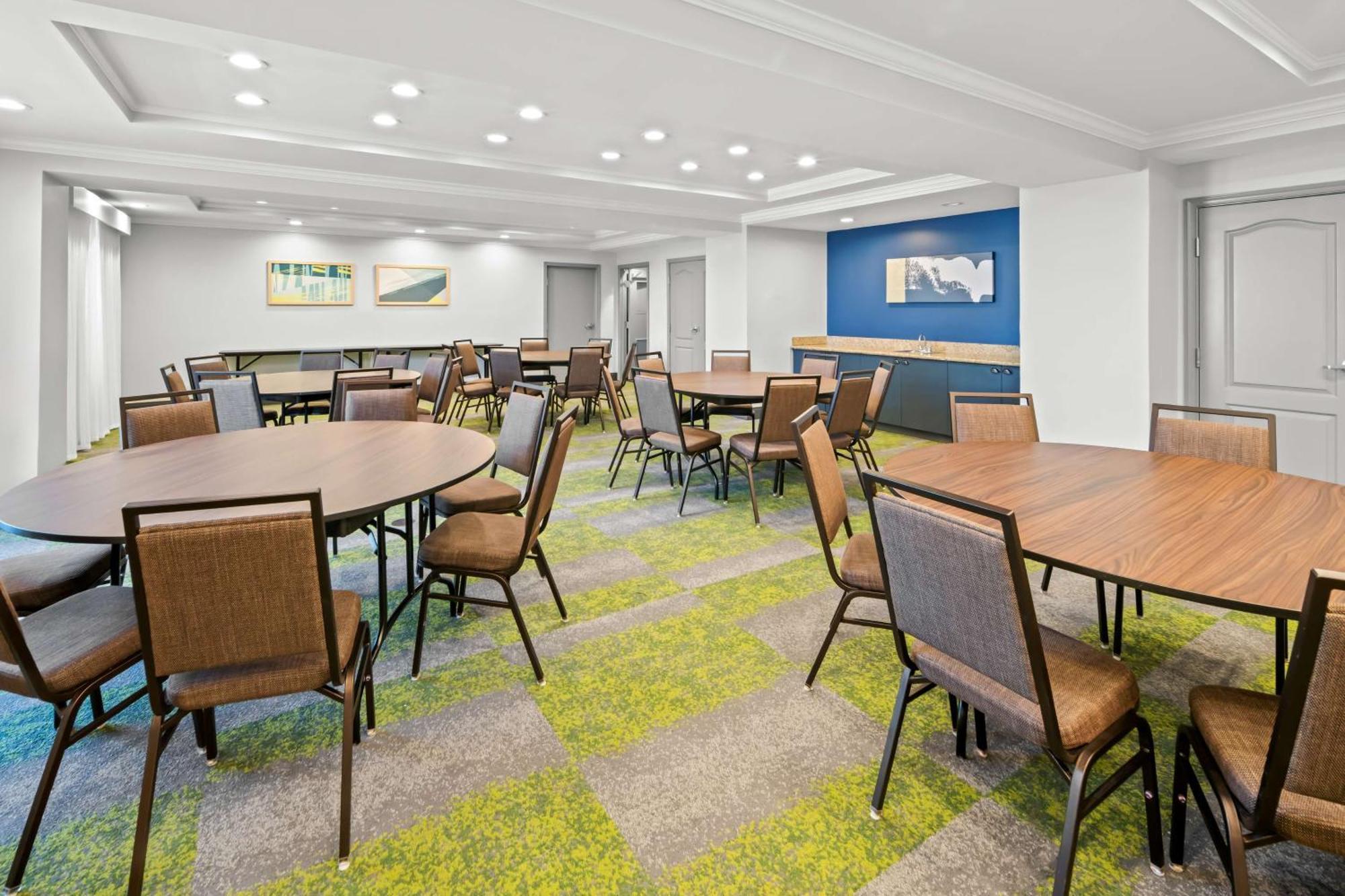 Spark By Hilton Woodbridge Buitenkant foto